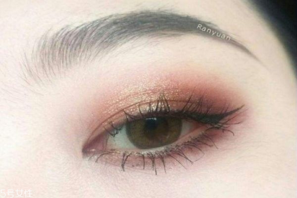 美瞳的度數(shù)怎么算 新手戴隱形眼鏡注意事項 美瞳的度數(shù)怎么算 新手戴隱形眼鏡注意事項