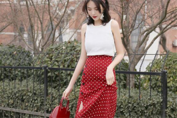 波點半身裙什么顏色好看 波點半身裙什么顏色百搭 波點半身裙什么顏色好看 波點半身裙什么顏色百搭
