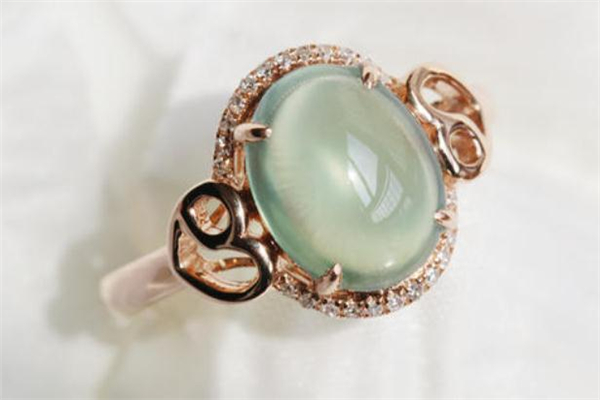 葡萄石五行屬什么 葡萄石是水晶還是寶石 葡萄石五行屬什么 葡萄石是水晶還是寶石