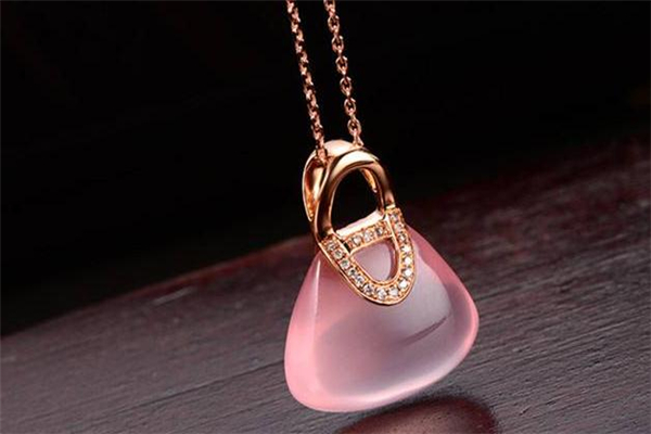 芙蓉石是哪里產(chǎn)的 芙蓉石產(chǎn)地在什么地方 芙蓉石是哪里產(chǎn)的 芙蓉石產(chǎn)地在什么地方