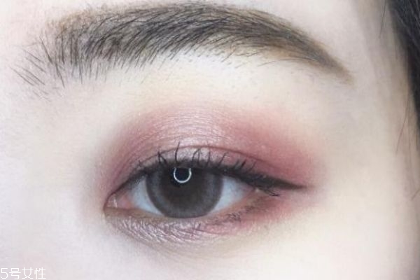 2019年流行的眼妝畫法是什么 今年有哪些眼彩流行趨勢(shì) 2019年流行的眼妝畫法是什么 今年有哪些眼彩流行趨勢(shì)