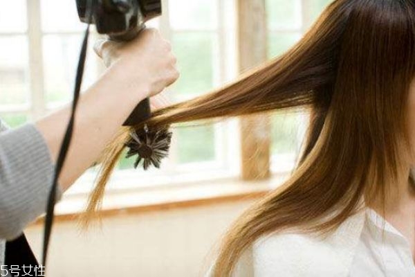 調養(yǎng)頭發(fā)需要補充哪些營養(yǎng) 護理頭發(fā)有哪些常見誤區(qū)