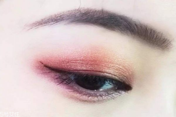 2019年流行的眼妝畫法是什么 今年有哪些眼彩流行趨勢(shì) 2019年流行的眼妝畫法是什么 今年有哪些眼彩流行趨勢(shì)