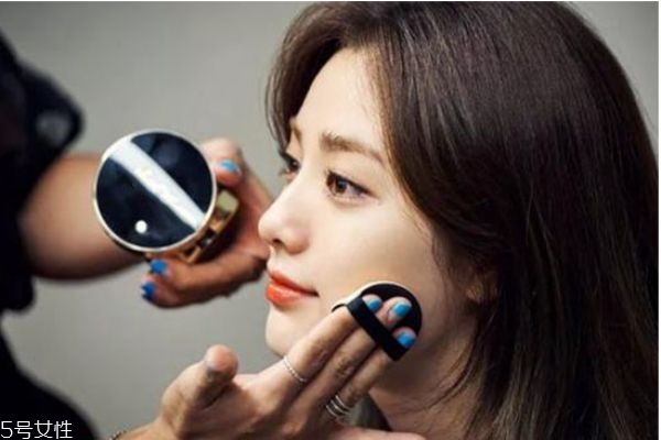 出門就涂個(gè)氣墊可以嗎 使用氣墊之前要用什么 出門就涂個(gè)氣墊可以嗎 使用氣墊之前要用什么