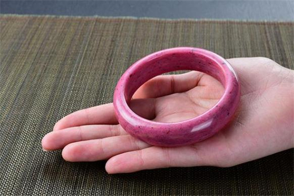 薔薇輝石是什么 薔薇輝石是寶石嗎 薔薇輝石是什么 薔薇輝石是寶石嗎