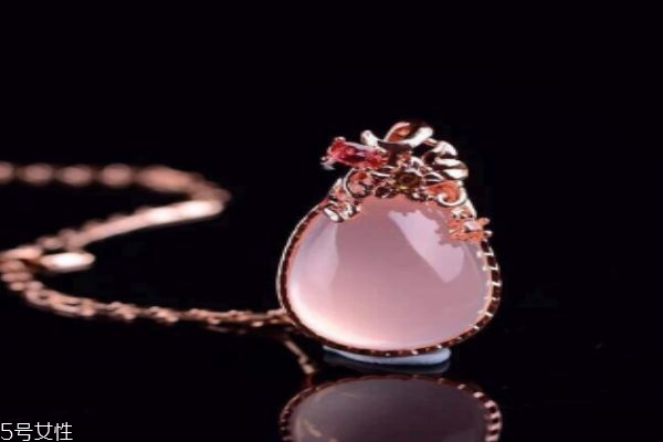 什么是芙蓉石呢 芙蓉石有什么作用呢 什么是芙蓉石呢 芙蓉石有什么作用呢