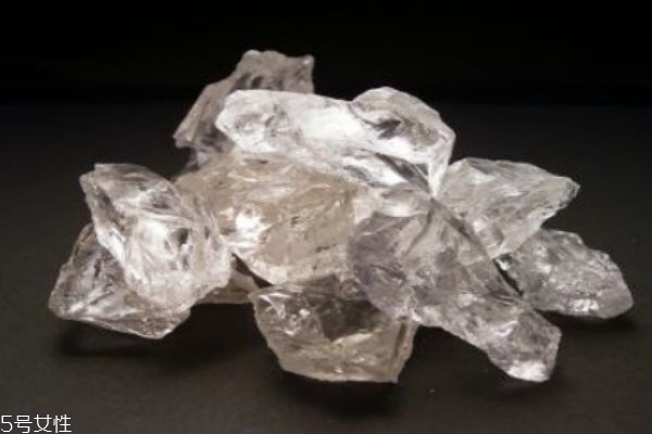 什么是天然水晶呢 天然水晶和人造水晶有什么區(qū)別呢