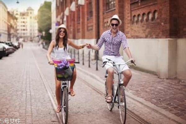 男生和女生聊天技巧 女生談戀愛(ài)的要求