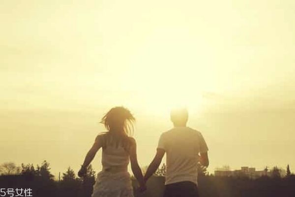 男生和女生聊天技巧 女生談戀愛(ài)的要求