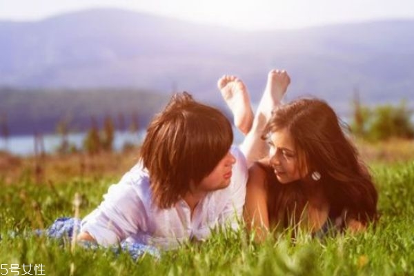 女生談戀愛要點(diǎn)小伎倆 女生談戀愛技巧 女生談戀愛要點(diǎn)小伎倆 女生談戀愛技巧