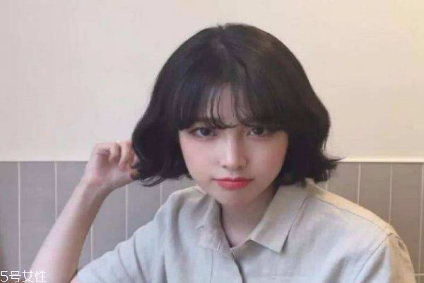 黑茶色和自然黑的區(qū)別 黑茶色與黑色頭發(fā)對比 黑茶色和自然黑的區(qū)別 黑茶色與黑色頭發(fā)對比