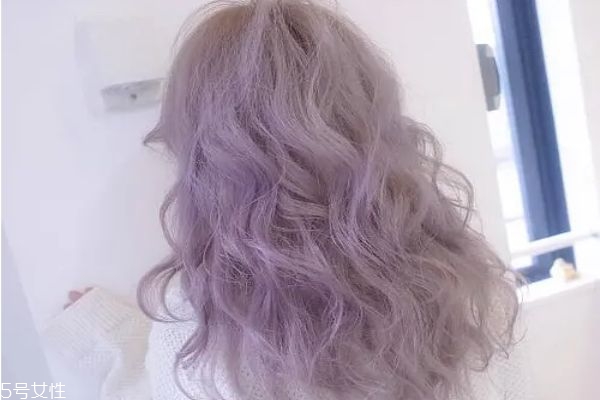 薰衣草紫發(fā)色用漂嗎 薰衣草紫發(fā)色顯白嗎 薰衣草紫發(fā)色用漂嗎 薰衣草紫發(fā)色顯白嗎