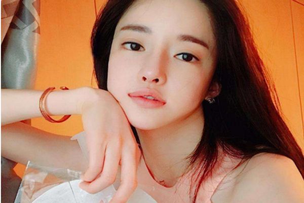 怎樣主動(dòng)找喜歡的男生聊天不尷尬 戀愛(ài)高手教你如何談戀愛(ài)