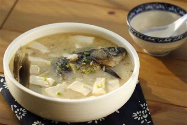 鯽魚(yú)豆腐湯孕婦能吃嗎 鯽魚(yú)豆腐湯孕婦喝了有什么好處