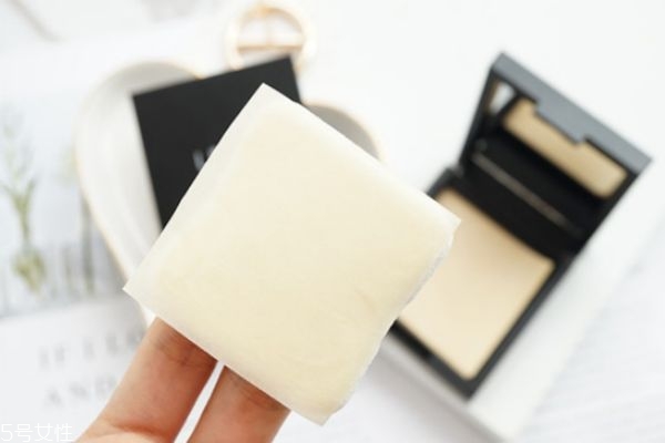 吸油紙會(huì)讓毛孔變大嗎 使用吸油紙的危害 吸油紙會(huì)讓毛孔變大嗎 使用吸油紙的危害