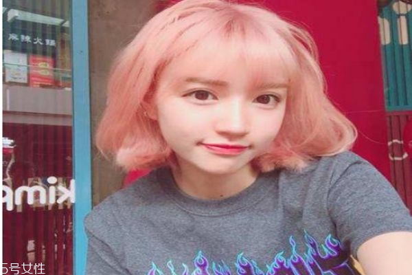 櫻花粉發(fā)色適合什么膚色 櫻花粉發(fā)色不漂可以染嗎 櫻花粉發(fā)色適合什么膚色 櫻花粉發(fā)色不漂可以染嗎