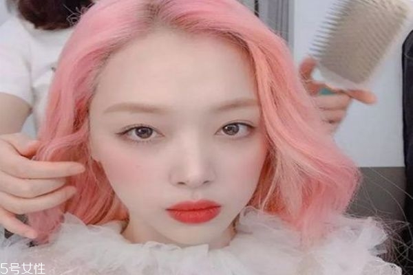 櫻花粉發(fā)色適合什么膚色 櫻花粉發(fā)色不漂可以染嗎 櫻花粉發(fā)色適合什么膚色 櫻花粉發(fā)色不漂可以染嗎