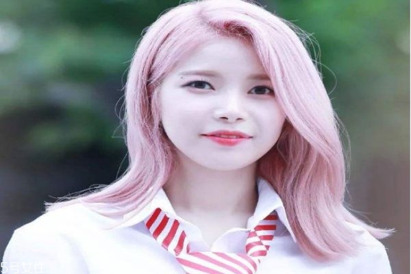 櫻花粉發(fā)色適合什么膚色 櫻花粉發(fā)色不漂可以染嗎 櫻花粉發(fā)色適合什么膚色 櫻花粉發(fā)色不漂可以染嗎