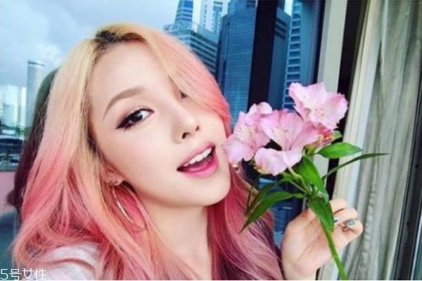 櫻花粉發(fā)色能保持幾天 櫻花粉發(fā)色掉色后是什么顏色 櫻花粉發(fā)色能保持幾天 櫻花粉發(fā)色掉色后是什么顏色