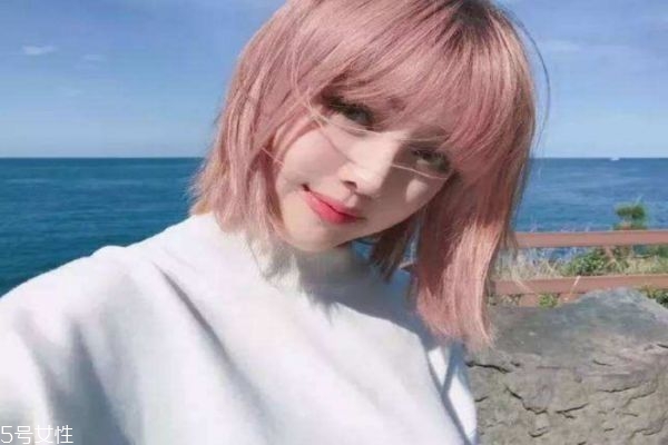 櫻花粉發(fā)色適合什么膚色 櫻花粉發(fā)色不漂可以染嗎 櫻花粉發(fā)色適合什么膚色 櫻花粉發(fā)色不漂可以染嗎