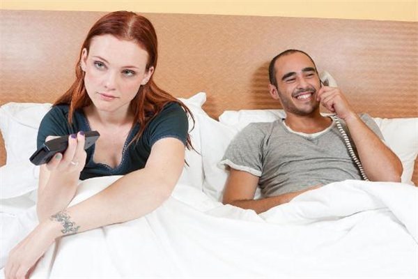 夫妻沒感情了該離婚嗎 夫妻沒感情要為了孩子堅(jiān)持嗎 夫妻沒感情了該離婚嗎 夫妻沒感情要為了孩子堅(jiān)持嗎