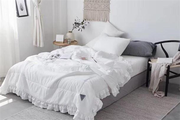 聚酯纖維夏涼被可以機(jī)洗嗎 聚酯纖維夏涼被怎么洗 聚酯纖維夏涼被可以機(jī)洗嗎 聚酯纖維夏涼被怎么洗