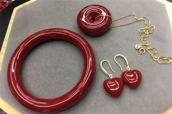 紅珊瑚手鐲值多少錢(qián) 紅珊瑚手鐲價(jià)格