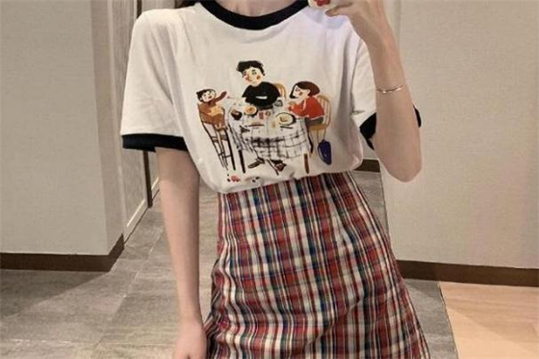 短袖配什么裙子好看 穿短袖怎么搭配裙子 短袖配什么裙子好看 穿短袖怎么搭配裙子