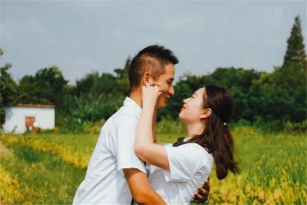 怎么追很害羞的女生 害羞內(nèi)向的女孩怎么追 怎么追很害羞的女生 害羞內(nèi)向的女孩怎么追