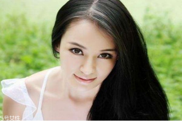 為什么頭發(fā)會比較少呢 造成頭發(fā)少的原因有什么呢 為什么頭發(fā)會比較少呢 造成頭發(fā)少的原因有什么呢