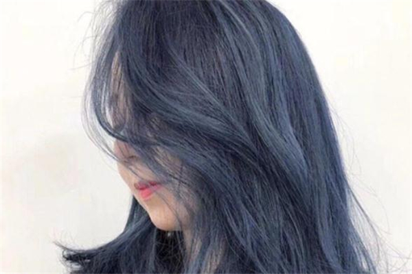 霧藍(lán)色頭發(fā)掉色后是什么顏色 霧藍(lán)色頭發(fā)褪色后效果 霧藍(lán)色頭發(fā)掉色后是什么顏色 霧藍(lán)色頭發(fā)褪色后效果