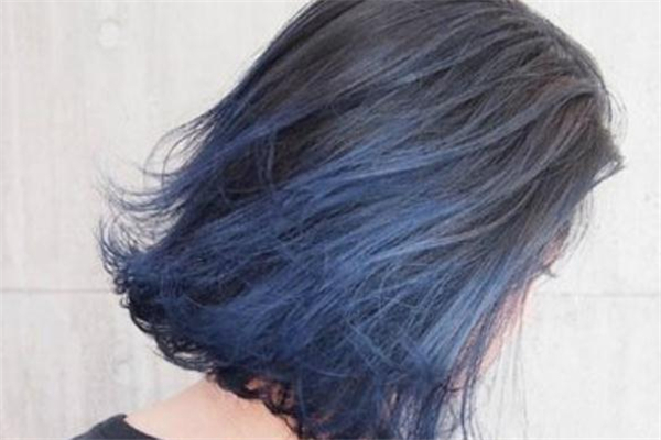 霧藍(lán)色頭發(fā)掉色后是什么顏色 霧藍(lán)色頭發(fā)褪色后效果 霧藍(lán)色頭發(fā)掉色后是什么顏色 霧藍(lán)色頭發(fā)褪色后效果