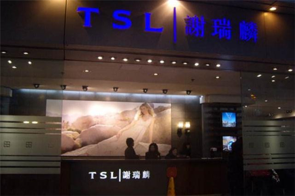 謝瑞麟和老鳳祥哪個(gè)好 謝瑞麟和老鳳祥品牌對(duì)比 謝瑞麟和老鳳祥哪個(gè)好 謝瑞麟和老鳳祥品牌對(duì)比