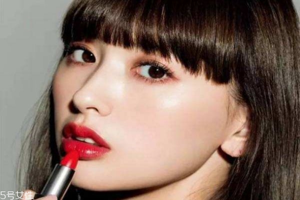 學(xué)生適合什么顏色的口紅 適合高中生用的口紅 學(xué)生適合什么顏色的口紅 適合高中生用的口紅