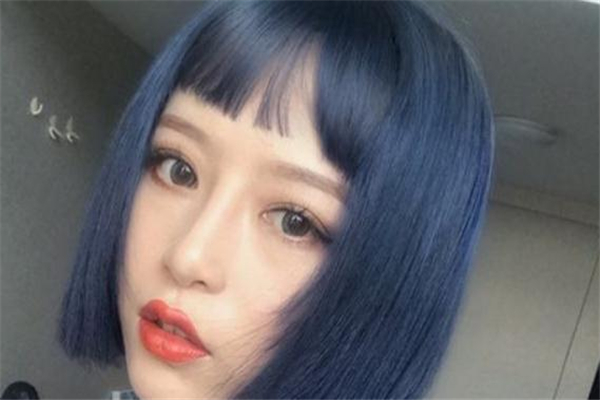 藍(lán)灰色頭發(fā)怎么染 藍(lán)灰色掉色后是什么顏色 藍(lán)灰色頭發(fā)怎么染 藍(lán)灰色掉色后是什么顏色