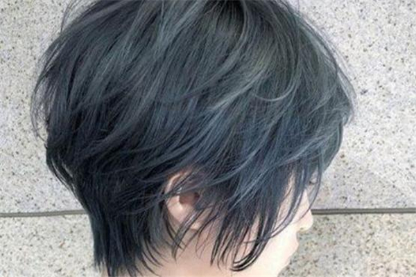 藍(lán)灰色頭發(fā)怎么染 藍(lán)灰色掉色后是什么顏色 藍(lán)灰色頭發(fā)怎么染 藍(lán)灰色掉色后是什么顏色