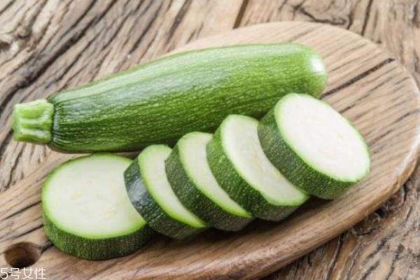 吃筍瓜有什么要注意的嗎 什么人群不能吃筍瓜呢 吃筍瓜有什么要注意的嗎 什么人群不能吃筍瓜呢