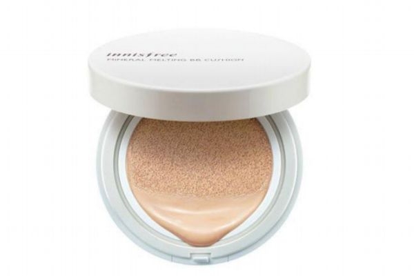 怎么使用氣墊補(bǔ)妝 補(bǔ)妝可以直接擦氣墊嗎 怎么使用氣墊補(bǔ)妝 補(bǔ)妝可以直接擦氣墊嗎