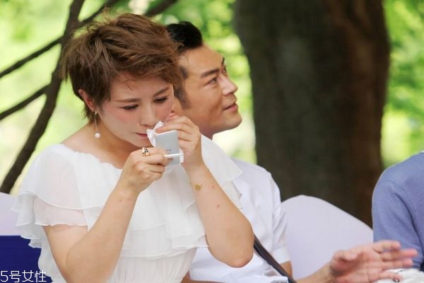 秋季化妝后出油怎么補(bǔ)救 補(bǔ)妝小技巧 秋季化妝后出油怎么補(bǔ)救 補(bǔ)妝小技巧