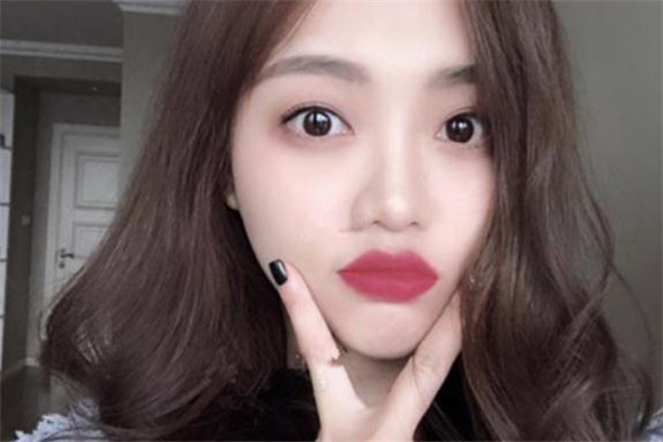 煙草棕色頭發(fā)掉色是什么顏色 煙草棕色頭發(fā)容易掉色嗎 煙草棕色頭發(fā)掉色是什么顏色 煙草棕色頭發(fā)容易掉色嗎