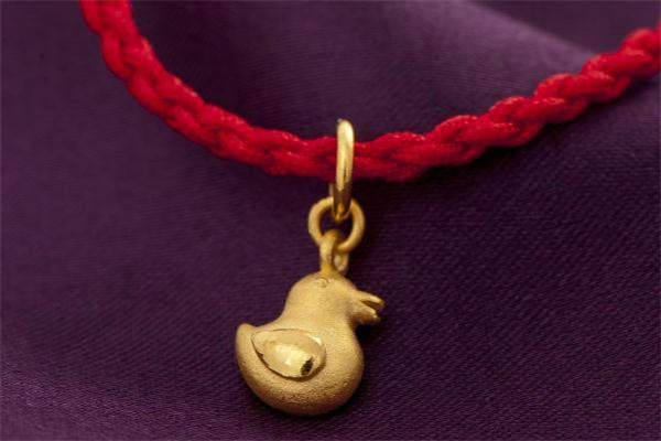 潮宏基和千葉珠寶哪個(gè)好 潮宏基和千葉珠寶品牌對比