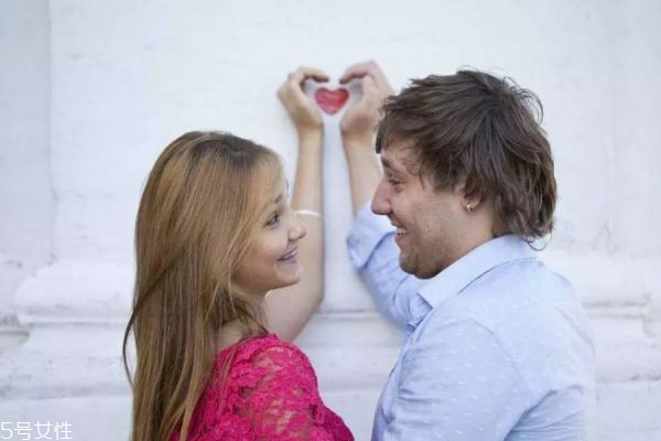 男女談戀愛聊什么話題 談戀愛該說些什么 男女談戀愛聊什么話題 談戀愛該說些什么