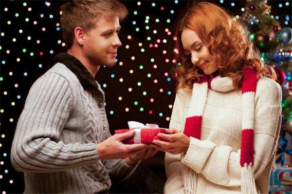 感情中強(qiáng)勢(shì)好還是弱勢(shì)好 如何在感情中占主動(dòng)權(quán)