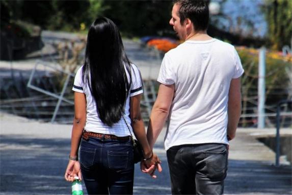 女生28歲沒(méi)談過(guò)戀愛(ài)正常嗎 和男生接觸不自在怎么辦