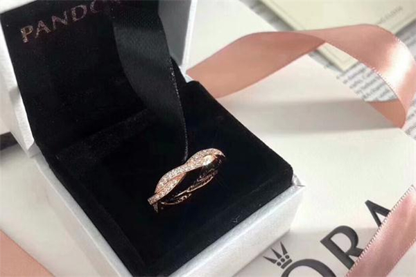 潘多拉命運(yùn)之輪多少錢 潘多拉命運(yùn)之輪戒指價格 潘多拉命運(yùn)之輪多少錢 潘多拉命運(yùn)之輪戒指價格
