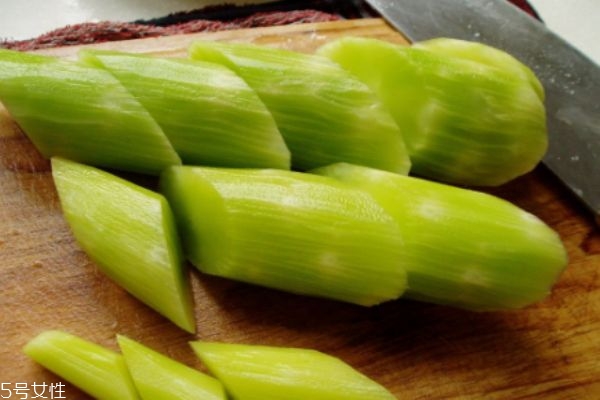 什么是白苣呢 白苣有什么營養(yǎng)價(jià)值呢 什么是白苣呢 白苣有什么營養(yǎng)價(jià)值呢