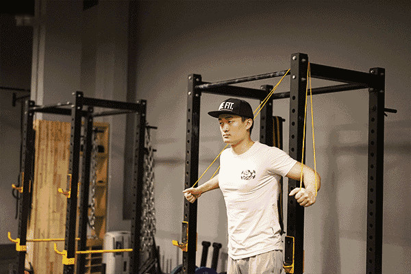 女士彈力帶訓(xùn)練方法 彈力帶背部訓(xùn)練方法 女士彈力帶訓(xùn)練方法 彈力帶背部訓(xùn)練方法