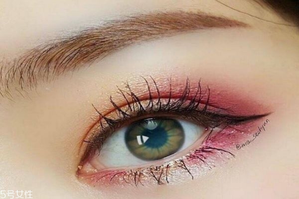 長期貼假睫毛好嗎 經常貼假睫毛有什么危害