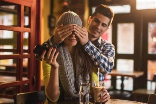 第一次約會男生要接女生嗎 第一次約會要開車去接嗎 第一次約會男生要接女生嗎 第一次約會要開車去接嗎