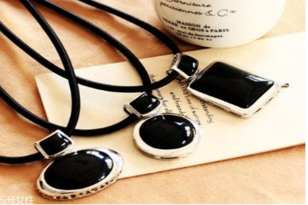 什么是黑寶石呢 黑寶石有什么作用呢 什么是黑寶石呢 黑寶石有什么作用呢